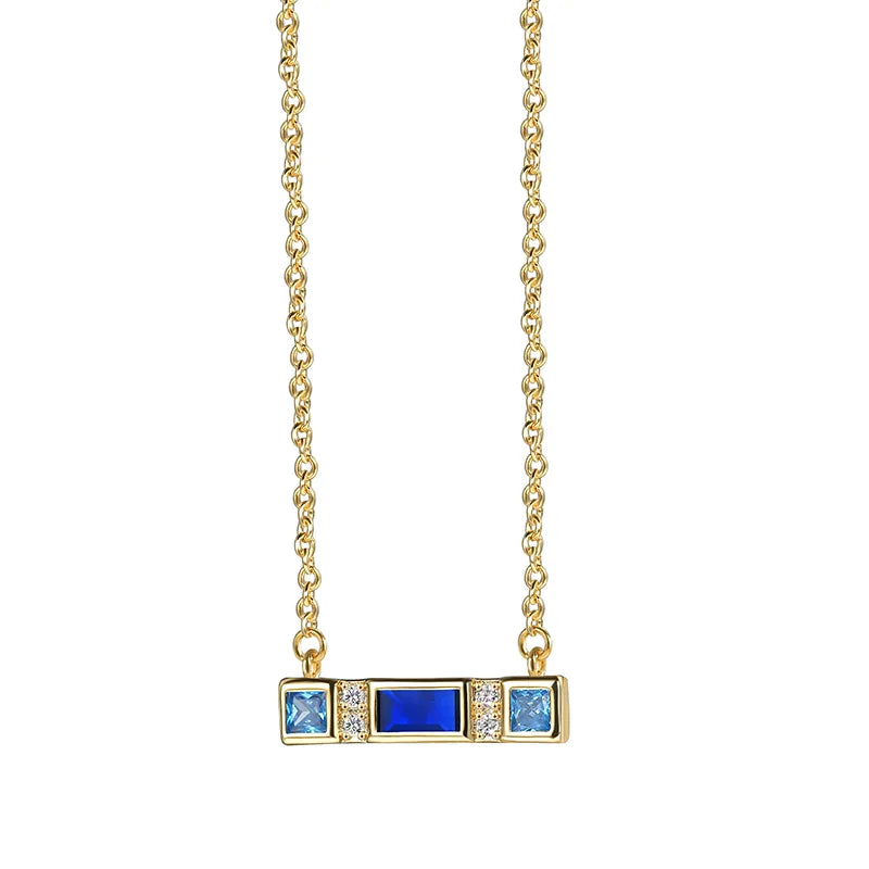 collier femme en plaqué or à pendentif barre rectangulaire sertie de cinq pierres bleues et zircons étincelants, longueur 45 +5 cm, bijou graphique chic et moderne aux teintes bleues raffinées
